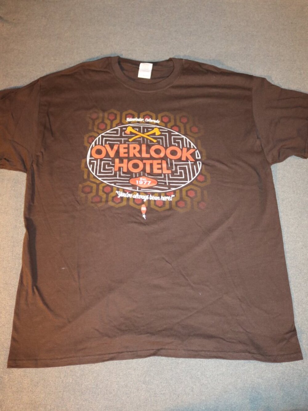 The Shining Overlook Hotel T-shirt Mens XL Brown Gildan 2015 Stephen King